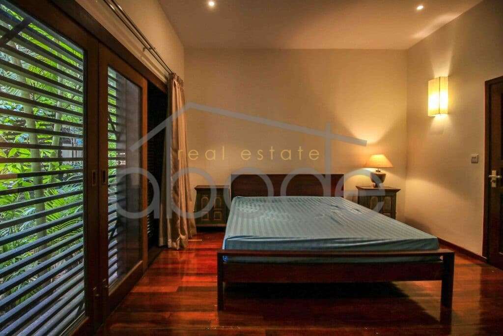 Large apartment for rent Wat Phnom central Phnom Penh