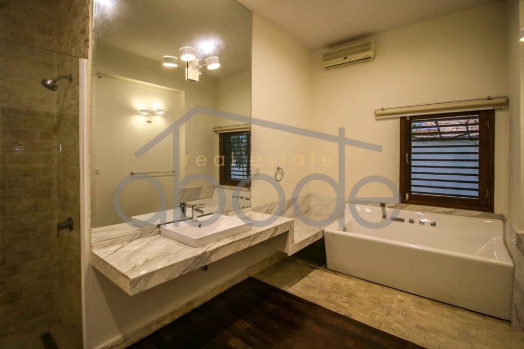 Large apartment for rent Wat Phnom central Phnom Penh