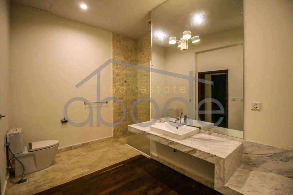 Large apartment for rent Wat Phnom central Phnom Penh