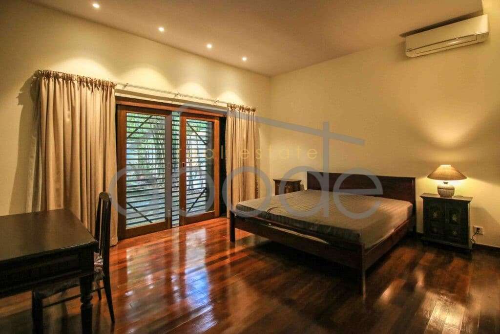 Large apartment for rent Wat Phnom central Phnom Penh