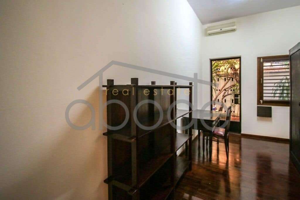Large apartment for rent Wat Phnom central Phnom Penh