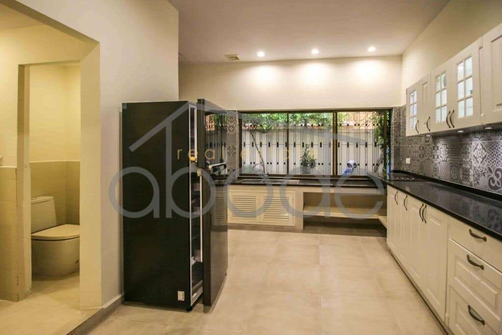 Large apartment for rent Wat Phnom central Phnom Penh