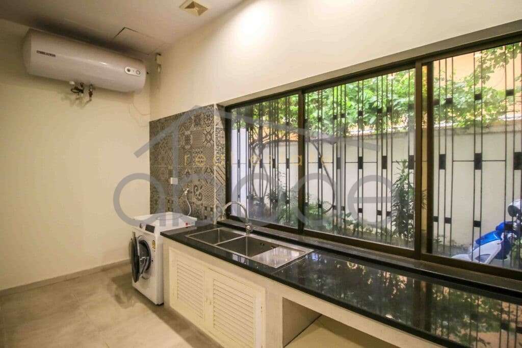 Large apartment for rent Wat Phnom central Phnom Penh
