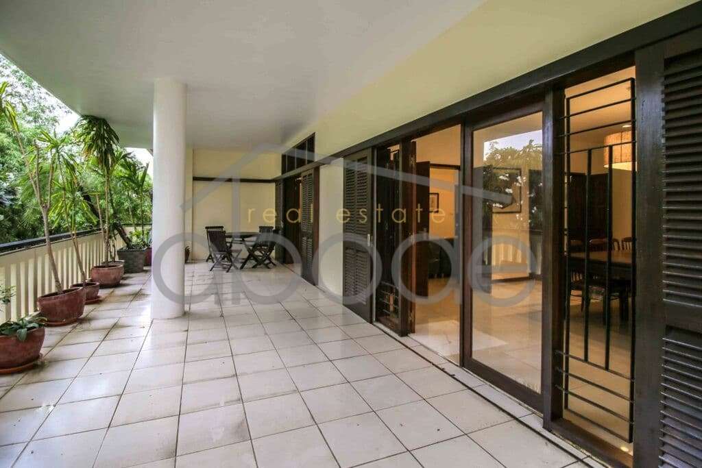 Large apartment for rent Wat Phnom central Phnom Penh