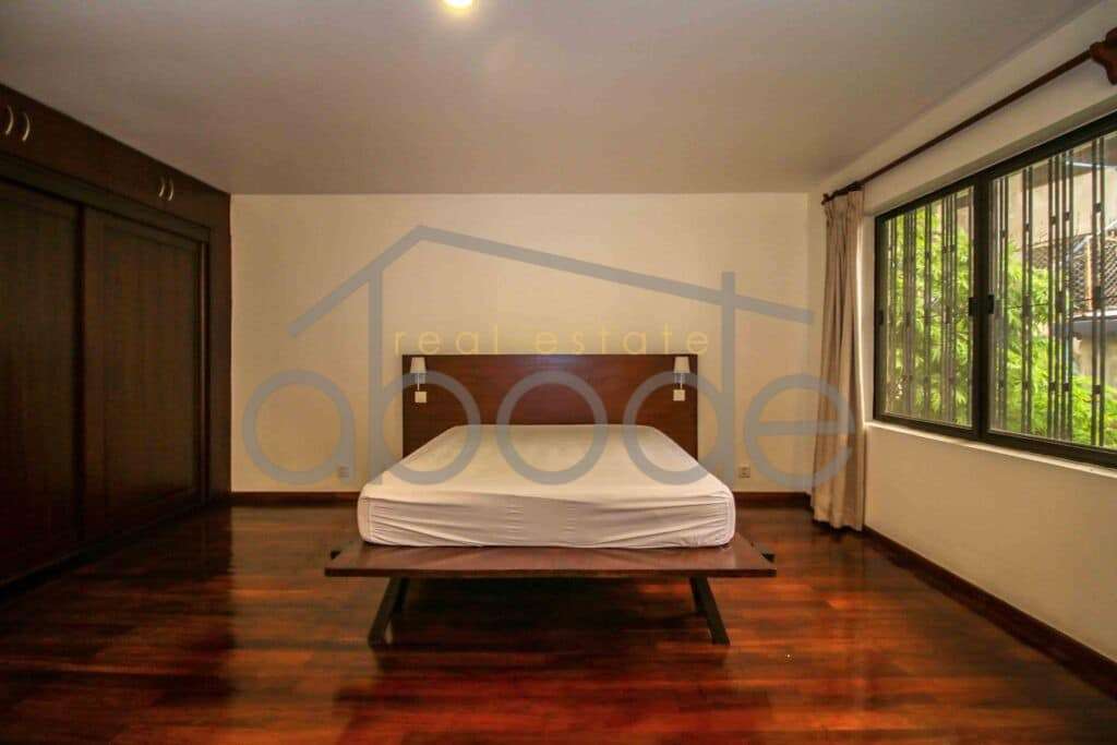 Large apartment for rent Wat Phnom central Phnom Penh