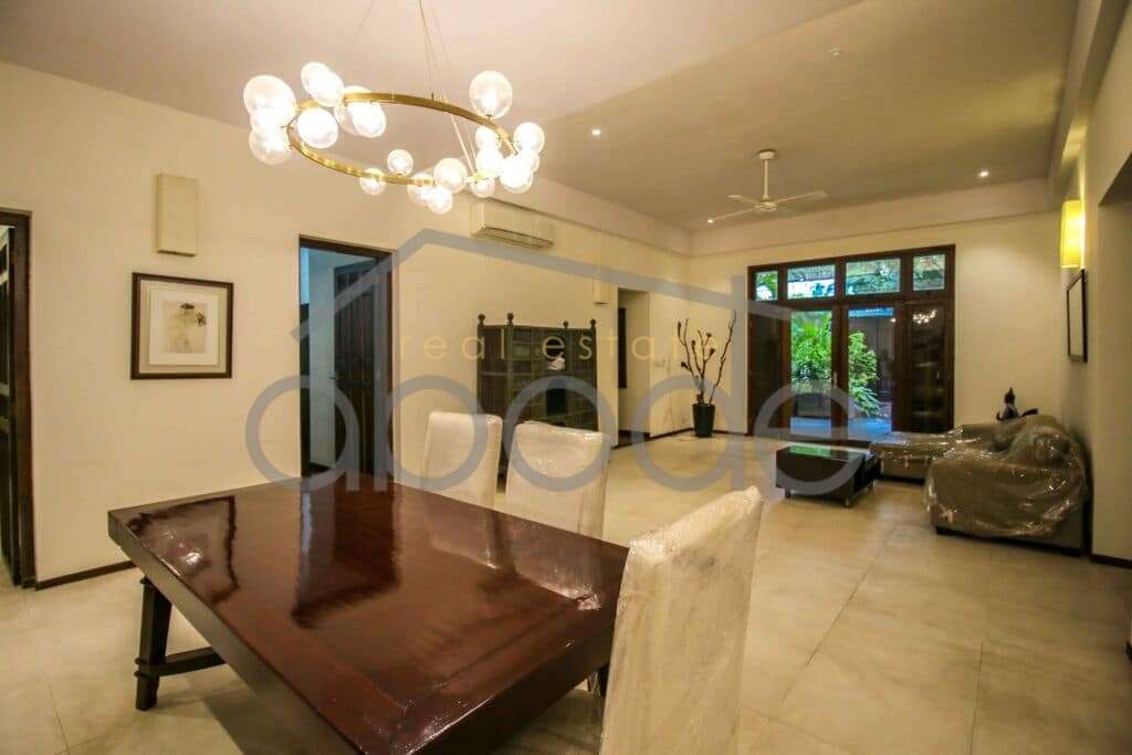 Large apartment for rent Wat Phnom central Phnom Penh