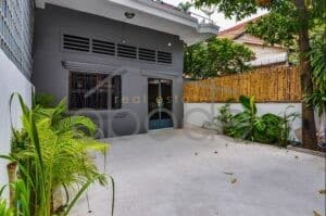 TLBB.C1 2 bedroom post colonial villa for rent Tonle Bassac