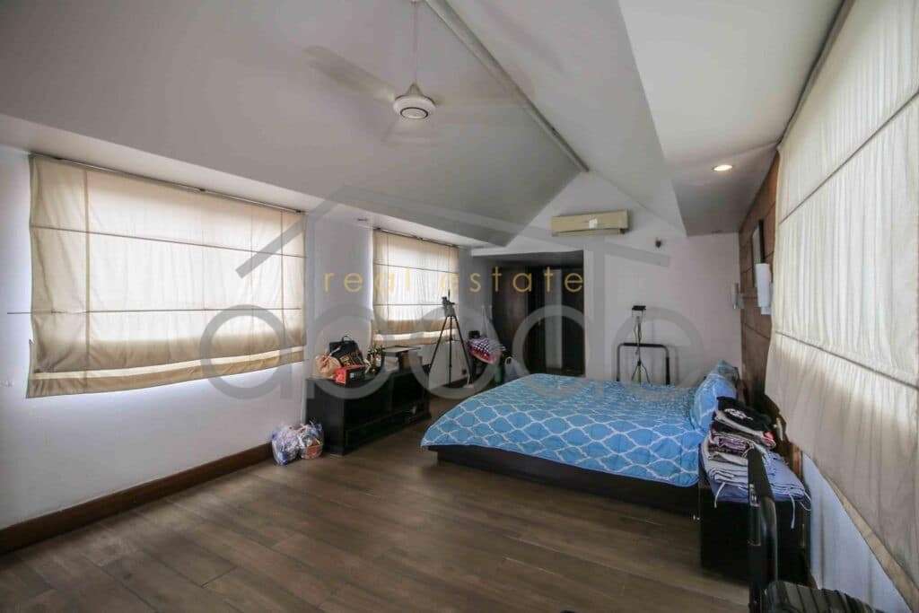 2 bedroom riverfront duplex apartment for rent