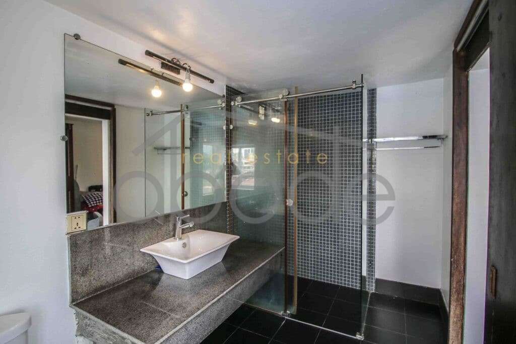 2 bedroom riverfront duplex apartment for rent