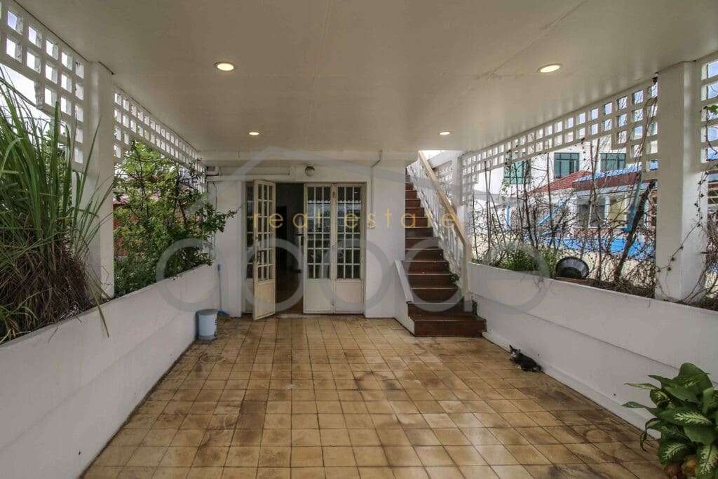 2 bedroom riverfront duplex apartment for rent