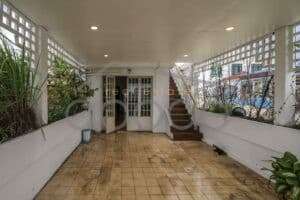 2 bedroom riverfront duplex apartment for rent