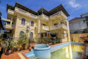 Large Tuol Kork villa swimming pool for rent