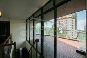 3 bedroom penthouse apartment for rent Wat Phnom Daun Penh
