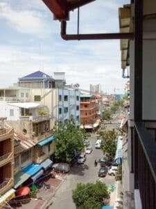 Renovated Riverside apartment for sale