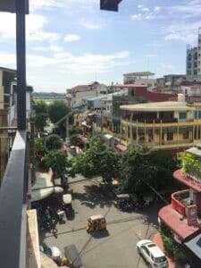 Renovated Riverside apartment for sale