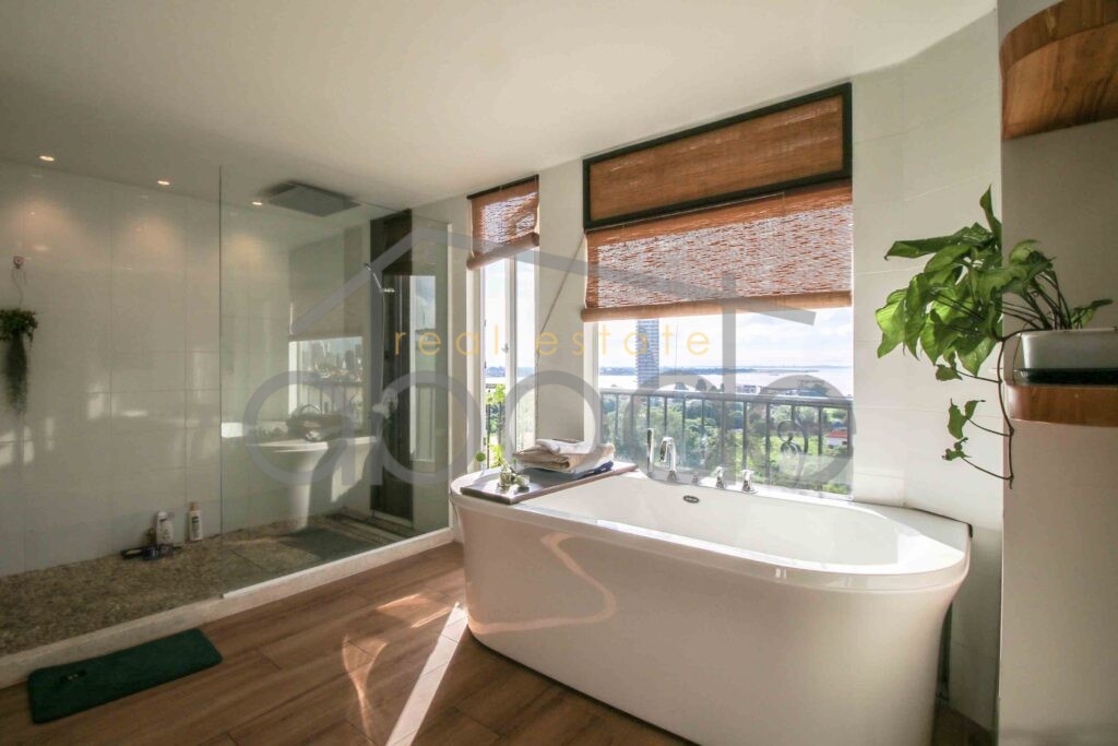 penthouse apartment for rent Chroy Changvar Phnom Penh