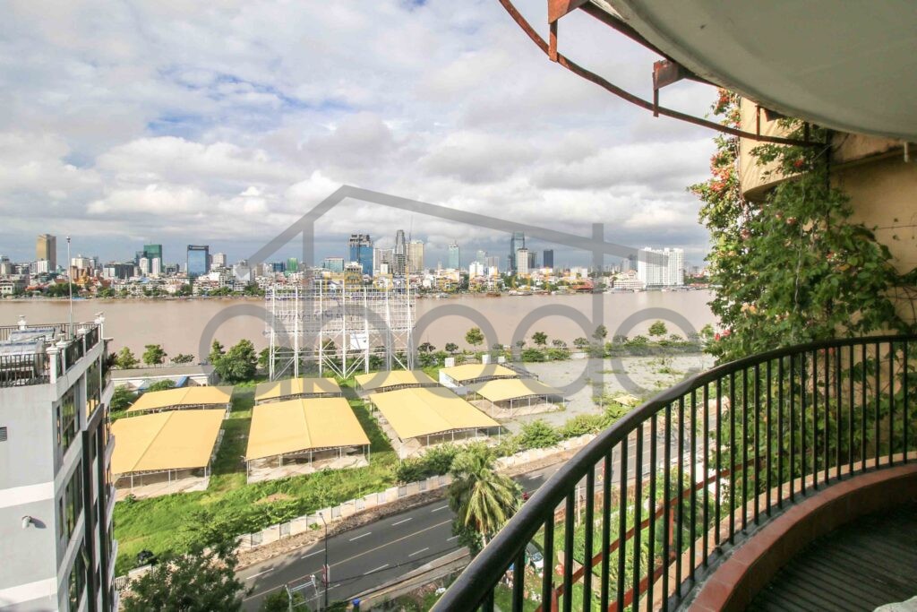 penthouse apartment for rent Chroy Changvar Phnom Penh