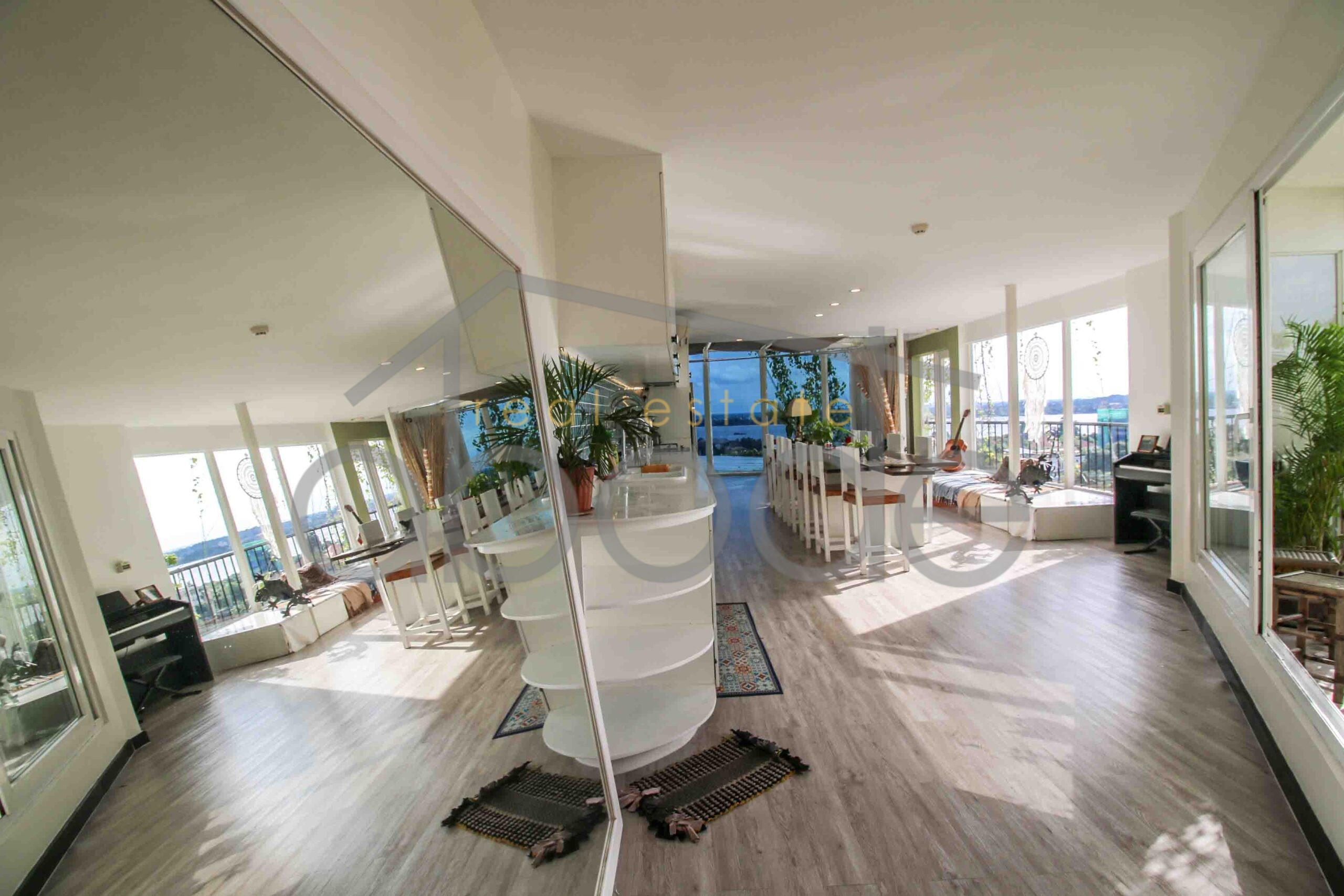 Stunning 7-bedroom penthouse apartment for rent Chroy Changvar Phnom Penh