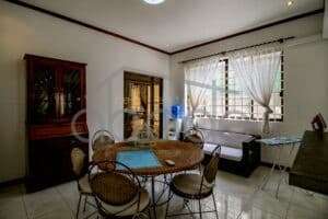Tuol Kork villa swimming pool for rent