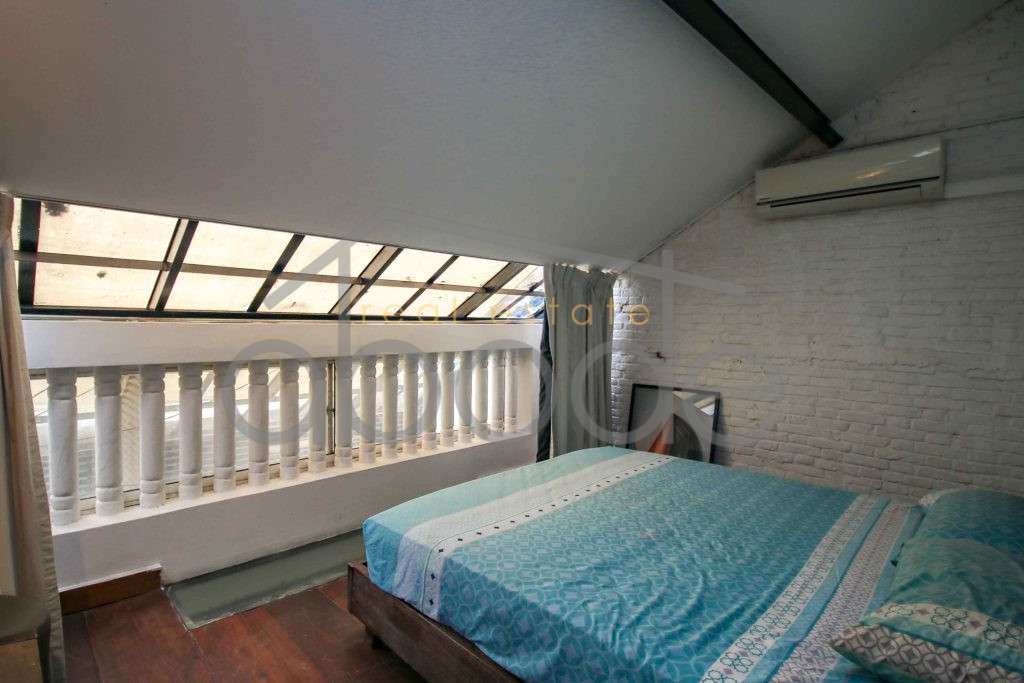 2 bedroom colonial apartment for sale Daun Penh