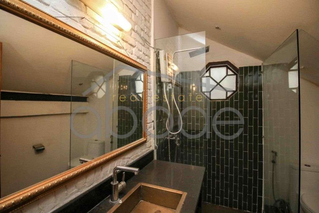 2 bedroom colonial apartment for sale Daun Penh