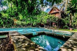 Large 3 bedroom villa set in lush gardens for rent Chroy Changvar