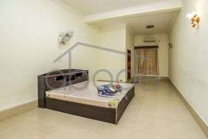 large villa swimming pool for rent Tonle Bassac