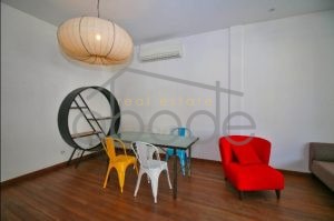 1 bedroom post colonial apartment for rent Riverside Daun Penh