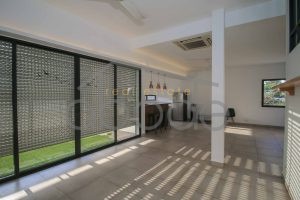 2 bedroom apartment for rent Riverside Daun Penh
