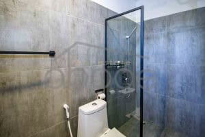 3 bedroom renovated flathouse for rent BKK1