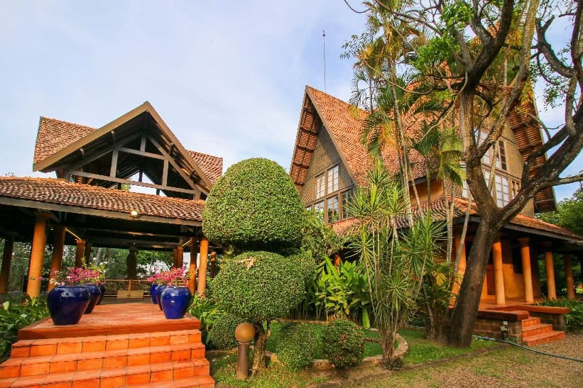 7 bedroom French style villa for rent on Mekong River Veal Sbov Phnom Penh 2
