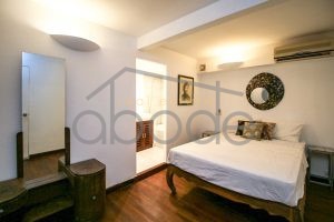 Colonial riverfront apartment for rent