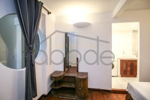 Colonial riverfront apartment for rent