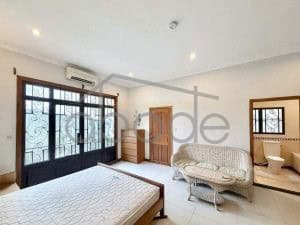 Duplex villa house for rent Royal Palace central Phnom Penh
