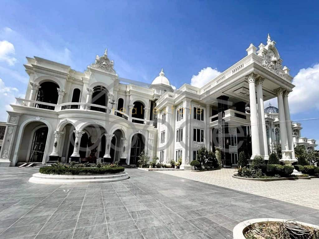 Mansion villa for sale Chbar Ampov