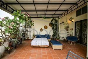 Riverside renovated flathouse for rent