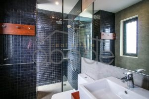 1-bedroom-apartment-for-rent-central-phnom-penh BTBC4