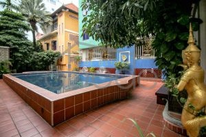 colonial style apartment for rent Daun Penh near BKK 1 central Phnom Penh